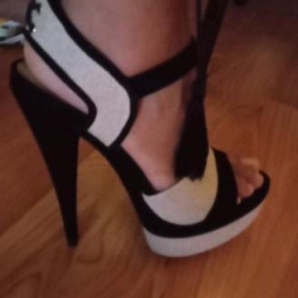 Rachel Zoe black & beige platforms.Size 7.